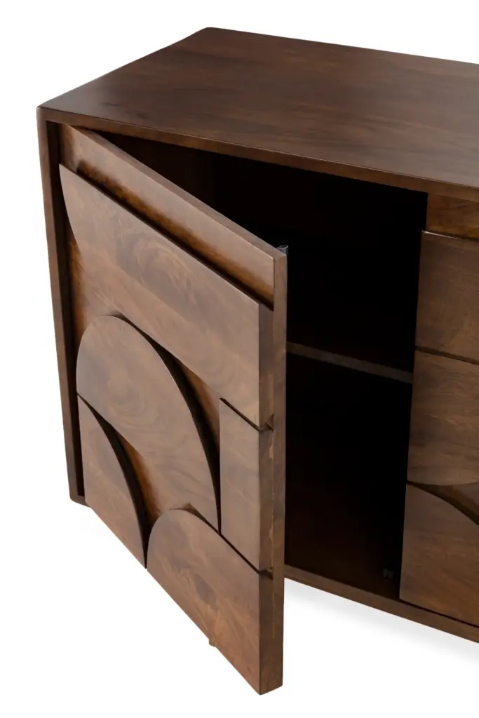 APARADOR TRISHA 3P 145CM MARRON OSCURO 2_risultato Aparador Trisha Marrón de madera de mango con tres puertas y relieves geométricos