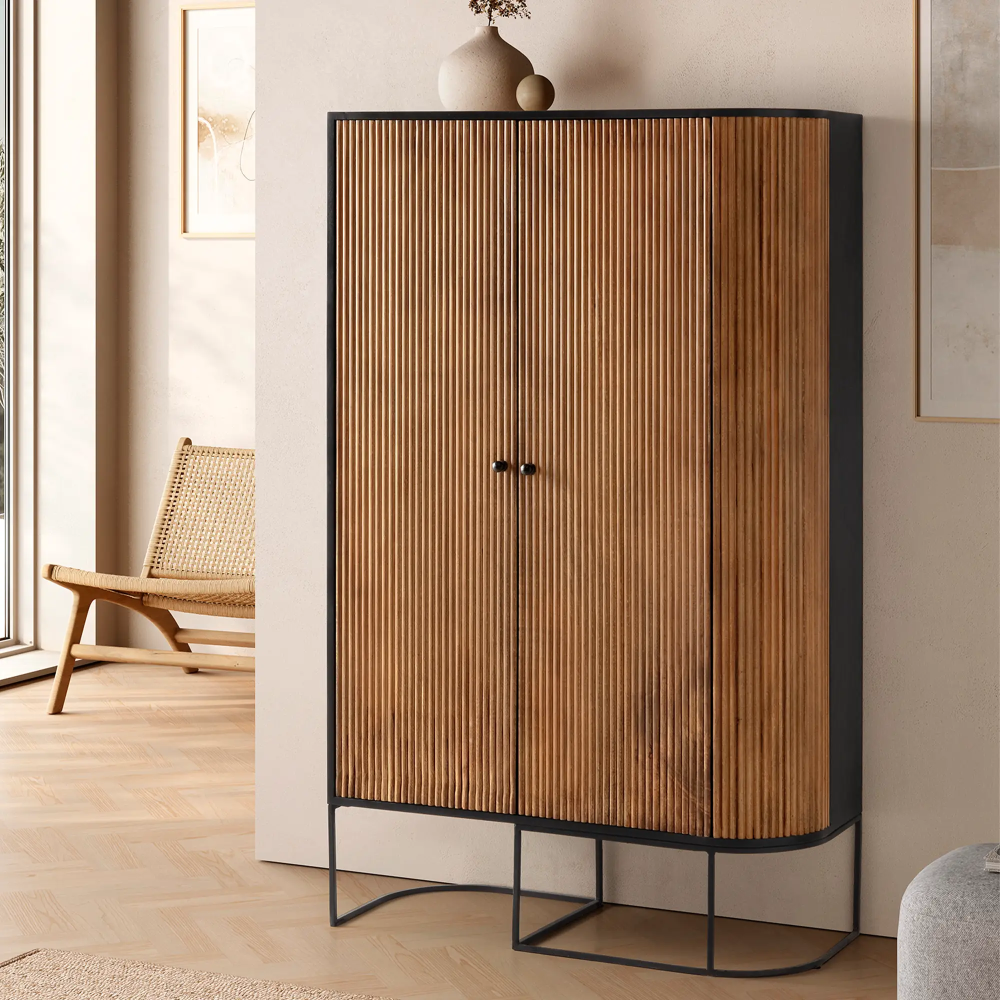 MUEBLE AUXILIAR ALTO CURVE  MADERA MANGO PATA METAL