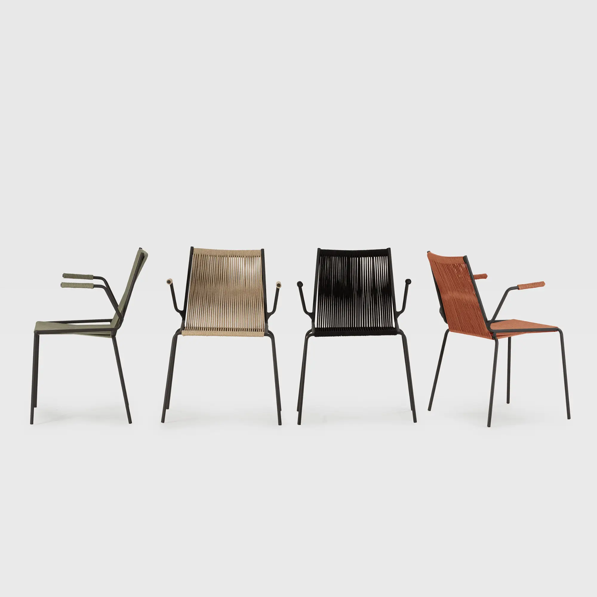 SILLA  EMILY CON REPOSABRAZOS CREMA