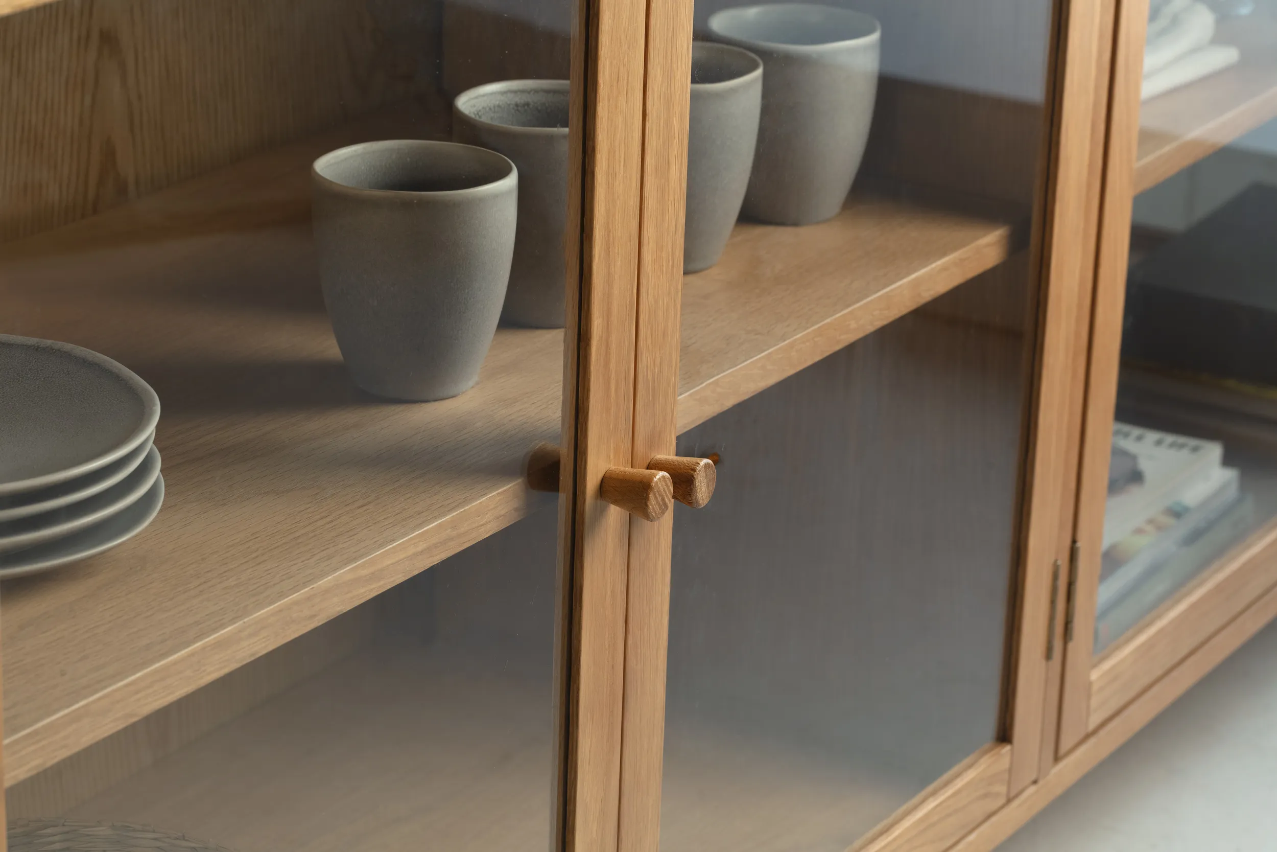 APARADOR CECI 4P 180CM ROBLE PUERTA CRISTAL 4_risultato