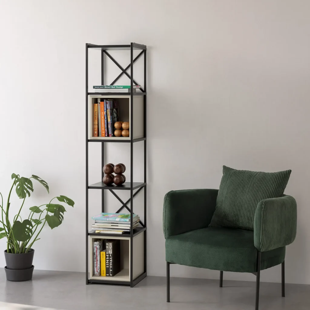Estantería Anya estrecha de 36 cm en negro con cubos crema Estantería Anya estrecha de 36 cm en negro con cubos crema