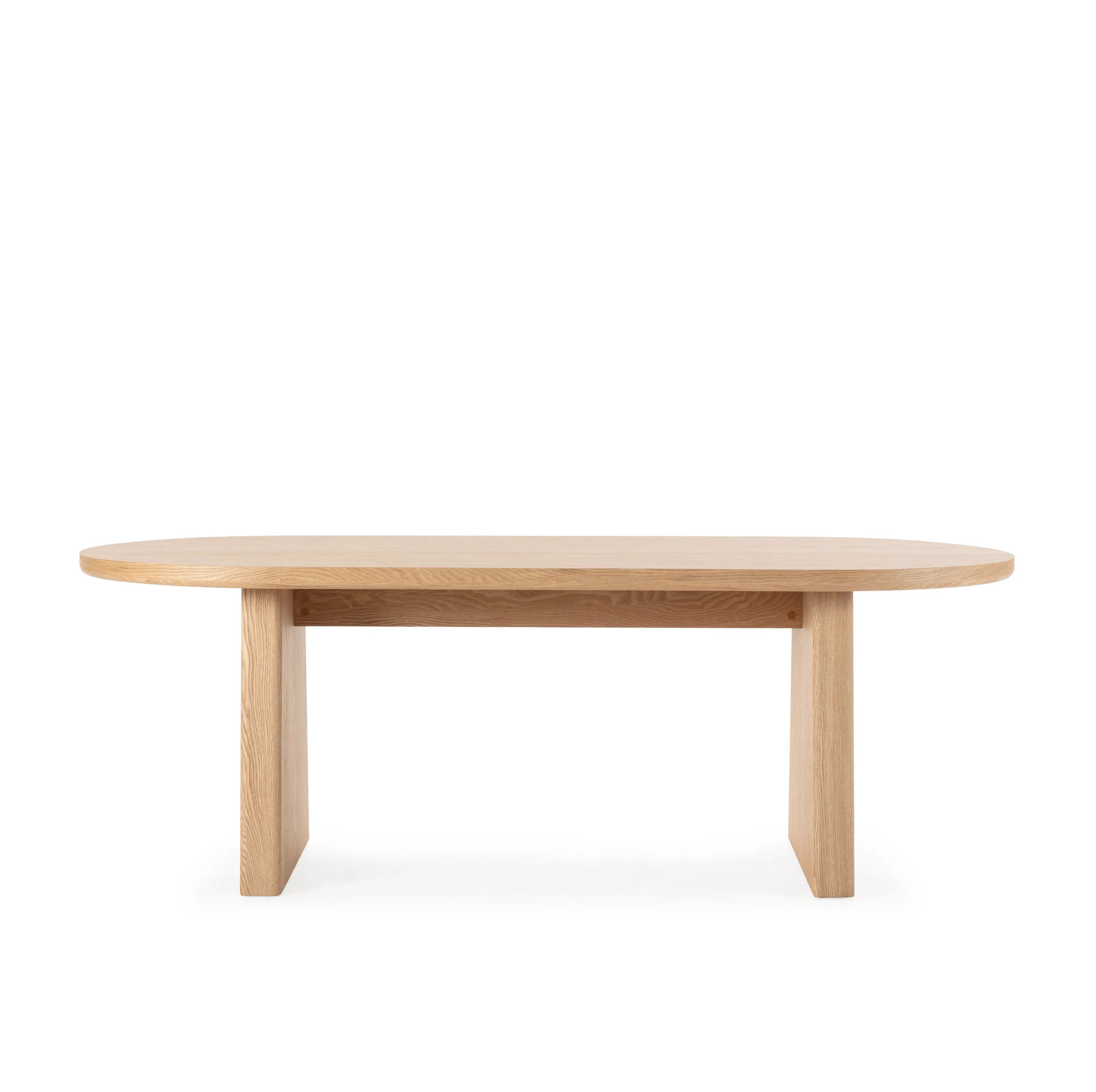 Mesa Blair ovalada de comedor en acabado natural con estructura de madera y diseño contemporáneo