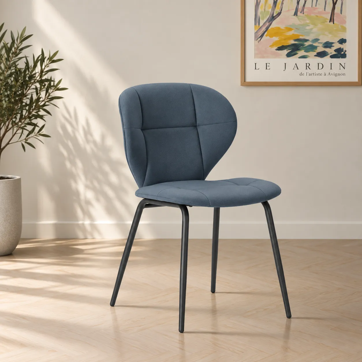 Silla Maura Azul Oscuro de tela con estructura metálica para comedor