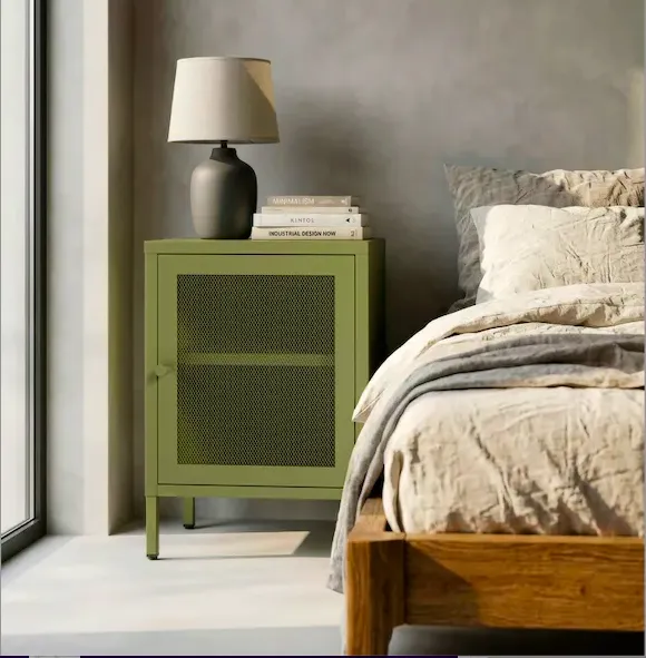 Mesita Fayna Verde de metal con puerta