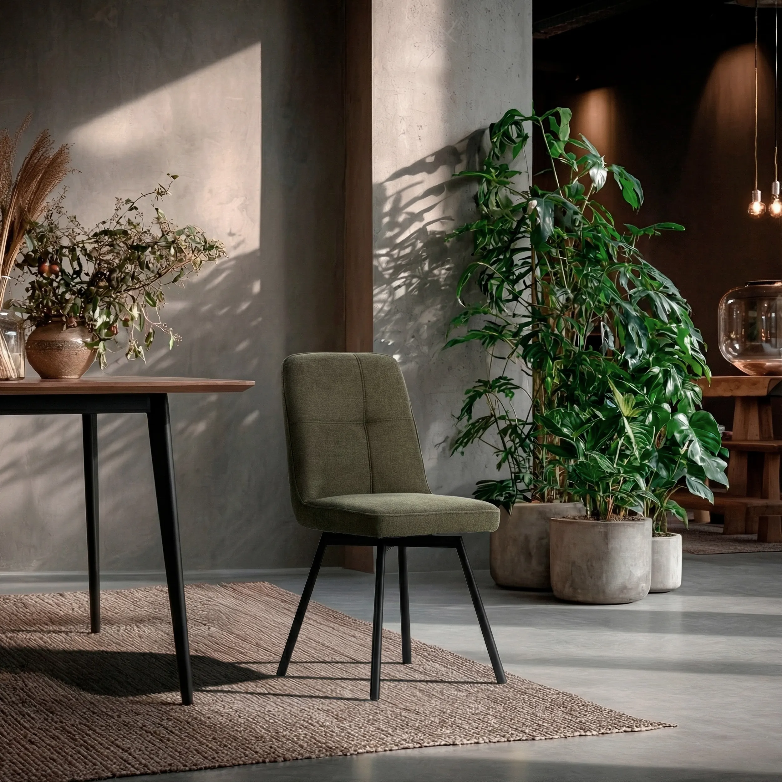 Silla Tirsa Verde giratoria con tapizado acolchado y patas de metal negro