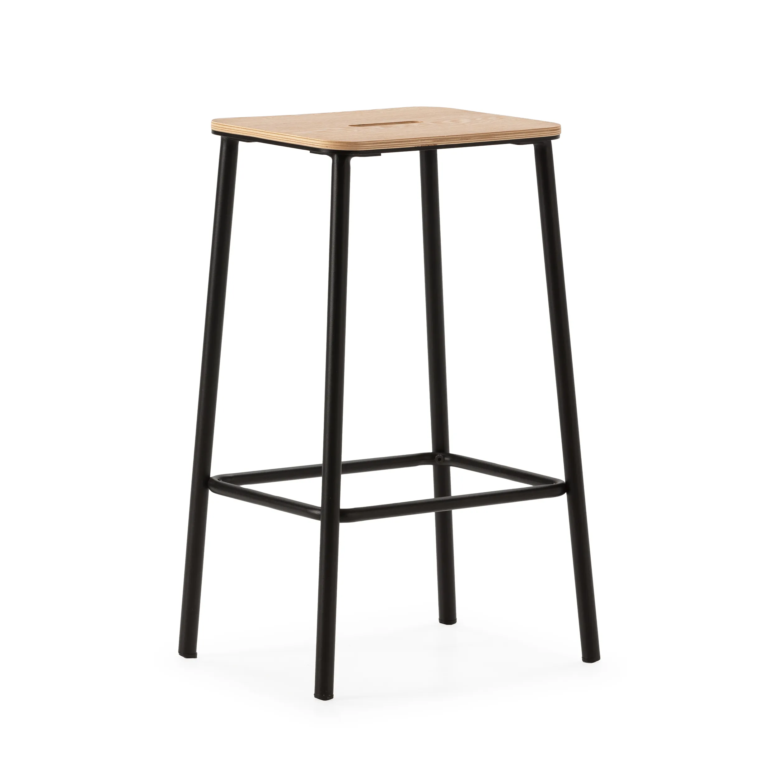 Taburete Abba Roble con estructura de metal negro y reposapiés para cocina