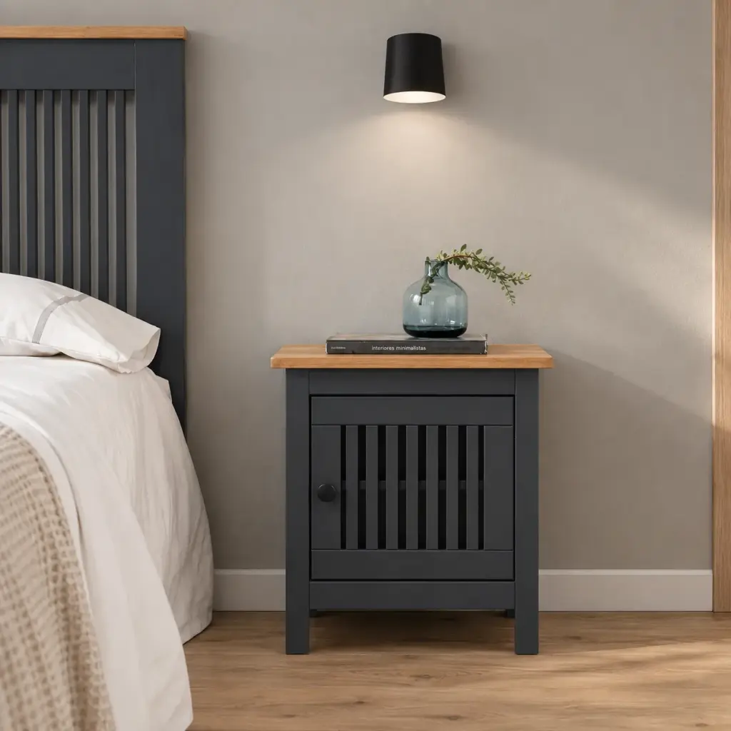 Mesita Bruna Gris Antracita de madera de pino con puerta y detalle de listones