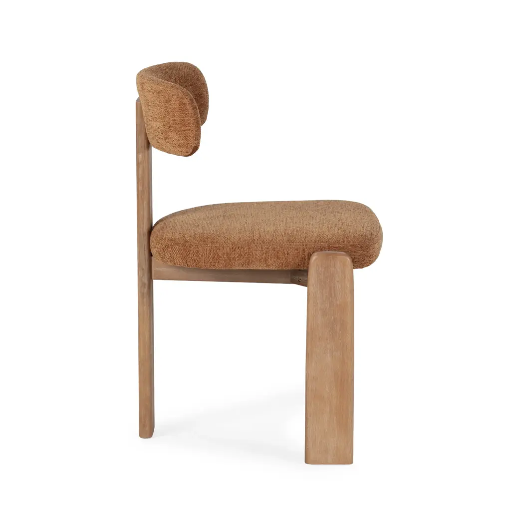 Silla Nadia con asiento y respaldo tapizados en color teja y estructura en acabado roble lavado. 7_risultato
