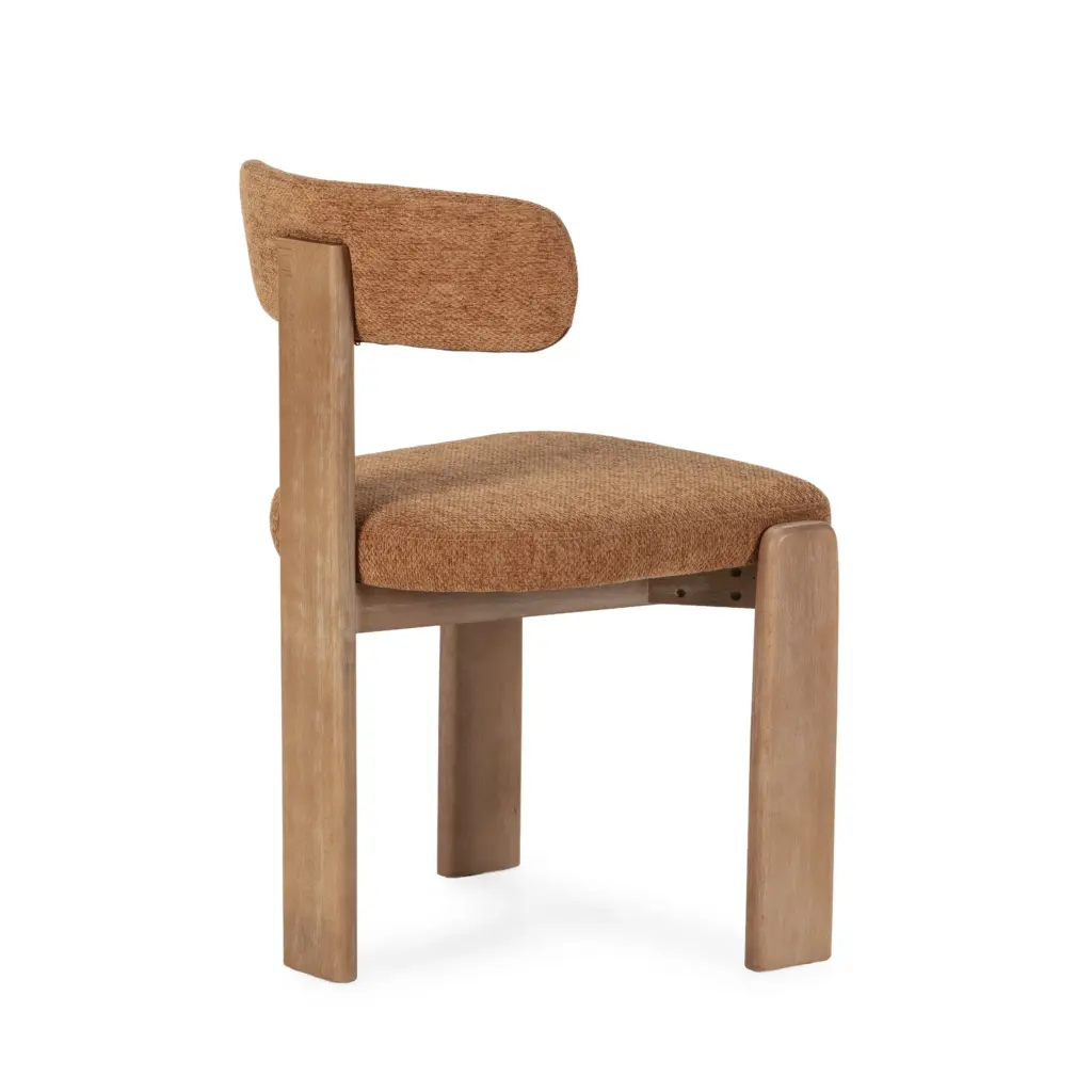 Silla Nadia con asiento y respaldo tapizados en color teja y estructura en acabado roble lavado. 8_risultato