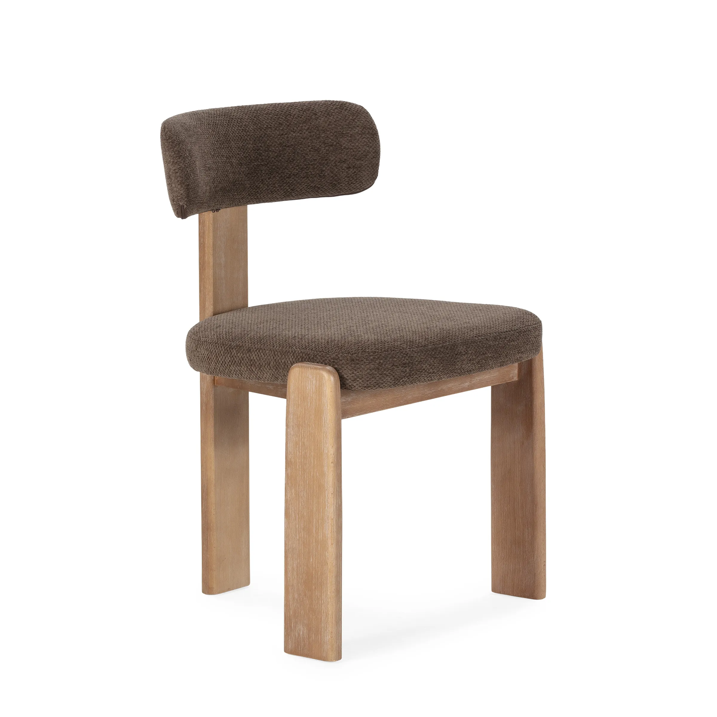 Silla Nadia con tapizado marrón y estructura en acabado roble lavado.